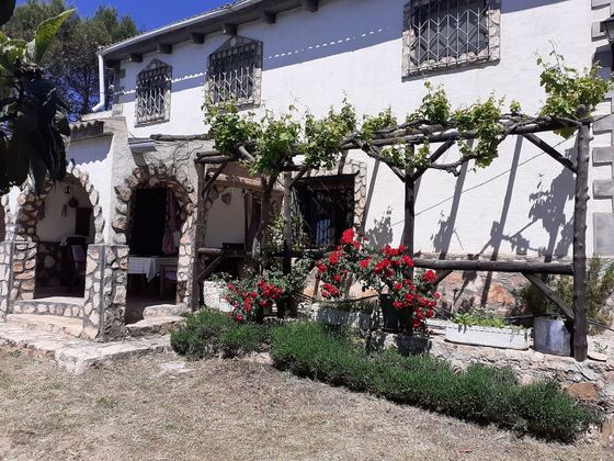 Foto 2 de Casa en venda a calle Crta de Albadalejo de 5 habitacions amb piscina i jardí