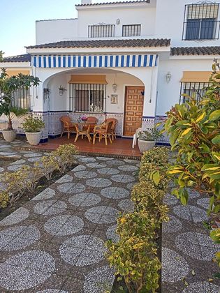 Foto 1 de Xalet en lloguer a Matalascañas de 4 habitacions amb terrassa i jardí