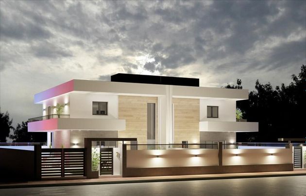 Foto 2 de Casa en venta en calle Elorrieta de 3 habitaciones con terraza y piscina