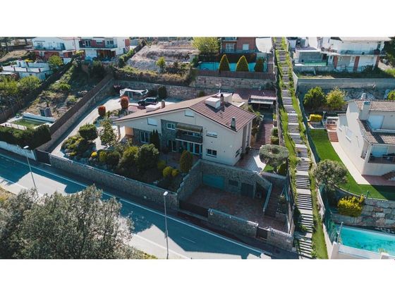 Foto 2 de Casa en venda a calle Esquirols de 9 habitacions amb terrassa i piscina