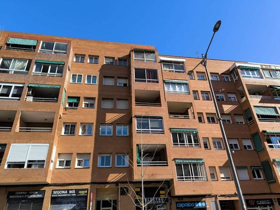 Foto 1 de Piso en venta en ronda President Macià de 3 habitaciones con balcón y calefacción