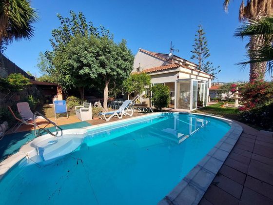 Foto 1 de Venta de chalet en L'Aragai - Prat de Vilanova de 4 habitaciones con terraza y piscina