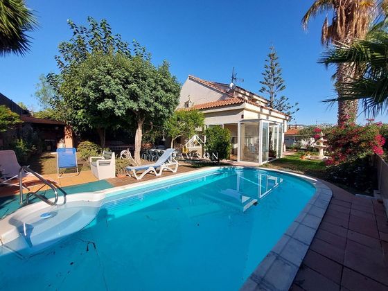 Foto 2 de Venta de chalet en L'Aragai - Prat de Vilanova de 4 habitaciones con terraza y piscina