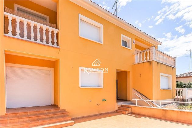 Foto 2 de Casa en venda a Costa Cunit - Els Jardins - Els  Rosers de 5 habitacions amb terrassa i piscina