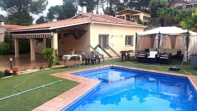 Foto 2 de Chalet en alquiler en Vacarisses de 3 habitaciones con piscina y jardín