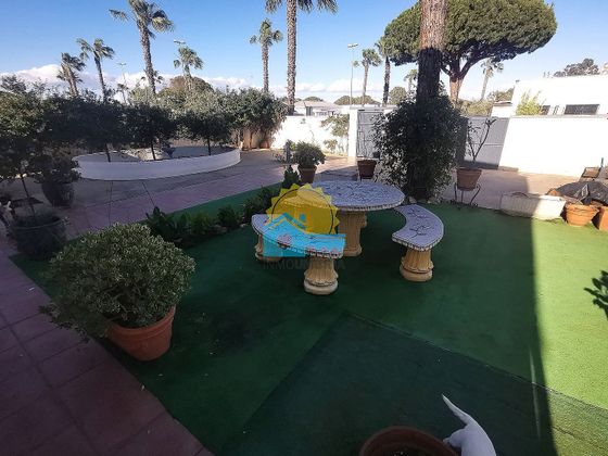 Foto 1 de Chalet en venta en Aljaraque de 4 habitaciones con terraza y piscina