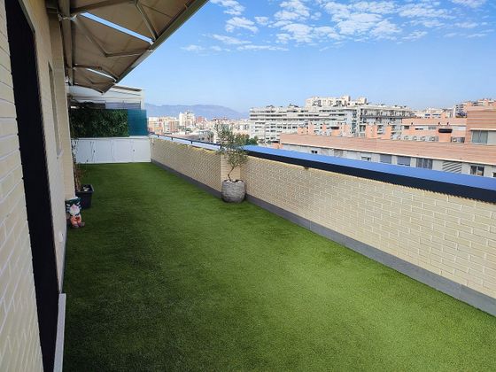 Foto 2 de Ático en alquiler en calle De la Serna de 3 habitaciones con terraza y piscina