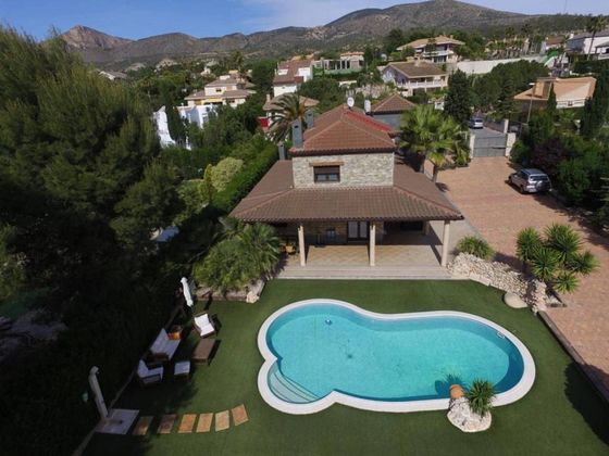 Foto 1 de Casa en venda a Petrer de 5 habitacions amb terrassa i piscina