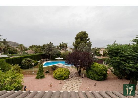 Foto 1 de Casa en venda a Petrer de 4 habitacions amb terrassa i piscina