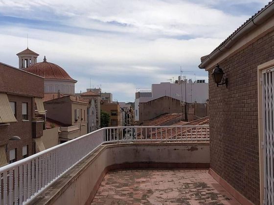 Foto 1 de Dúplex en venda a Elda de 4 habitacions amb terrassa i balcó