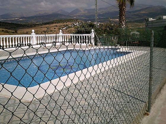 Foto 2 de Venta de casa rural en Viñuela de 3 habitaciones con terraza y piscina