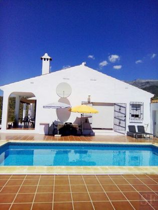 Foto 1 de Venta de casa adosada en Salares de 4 habitaciones con terraza y piscina