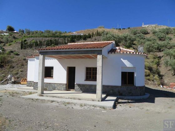 Foto 2 de Casa adossada en venda a Canillas de Albaida de 2 habitacions amb terrassa i piscina