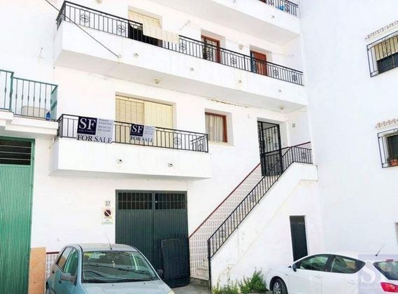 Foto 1 de Casa adossada en venda a Sayalonga de 4 habitacions amb terrassa i balcó