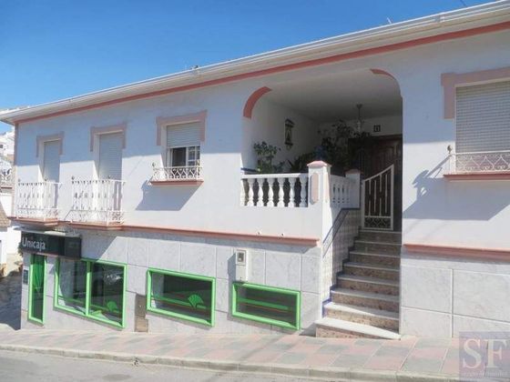 Foto 1 de Casa adosada en venta en Canillas de Albaida de 4 habitaciones con balcón y aire acondicionado