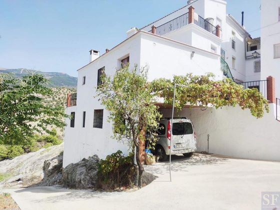 Foto 1 de Casa adossada en venda a Canillas de Albaida de 6 habitacions amb terrassa