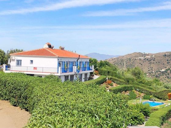 Foto 1 de Casa adossada en venda a Sayalonga de 7 habitacions amb terrassa i piscina