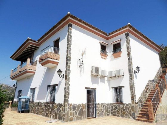 Foto 2 de Casa adossada en venda a Sayalonga de 4 habitacions amb terrassa i piscina