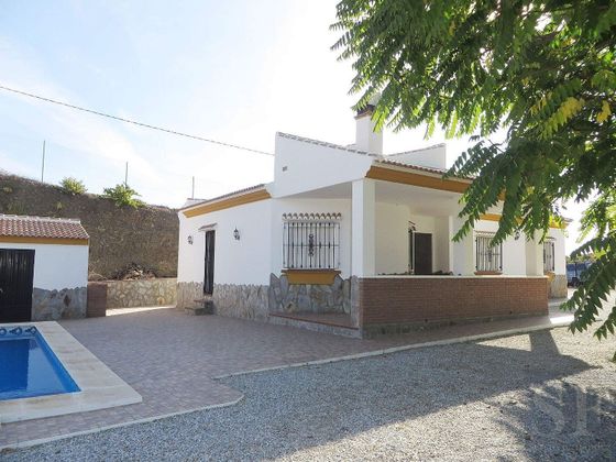 Foto 1 de Casa adossada en venda a Canillas de Albaida de 3 habitacions amb terrassa i piscina