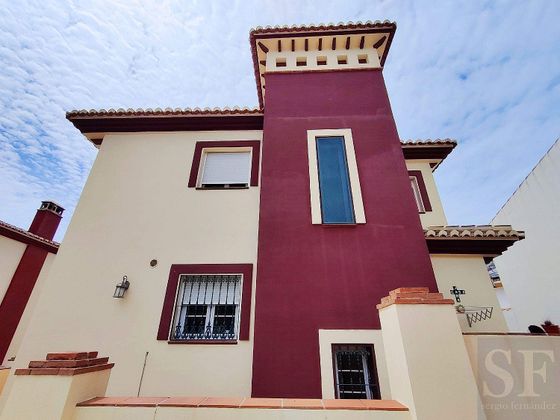 Foto 2 de Casa adossada en venda a Canillas de Albaida de 4 habitacions amb terrassa i piscina