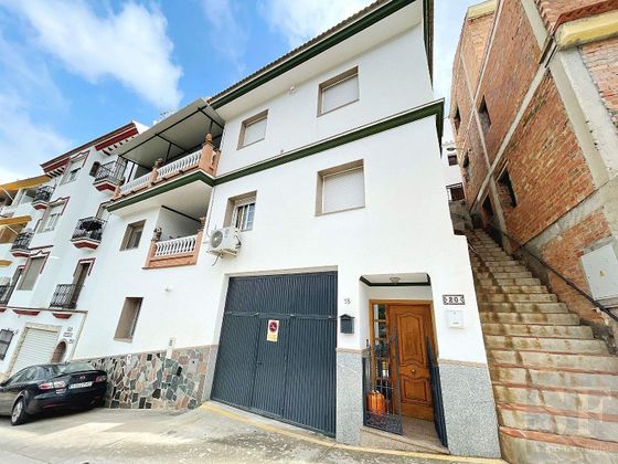 Foto 1 de Casa adossada en venda a Sayalonga de 5 habitacions amb terrassa i garatge