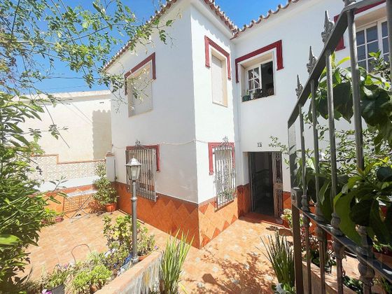 Foto 2 de Casa adossada en venda a Sayalonga de 3 habitacions amb terrassa i garatge