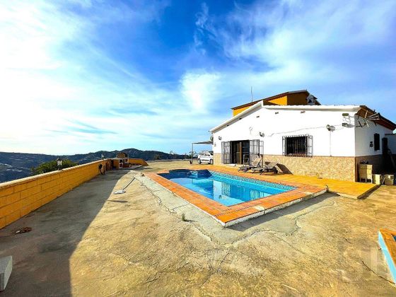 Foto 2 de Venta de casa adosada en Árchez de 3 habitaciones con terraza y piscina