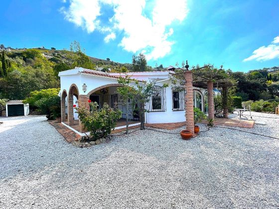 Foto 1 de Casa adossada en venda a Sayalonga de 3 habitacions amb terrassa i piscina