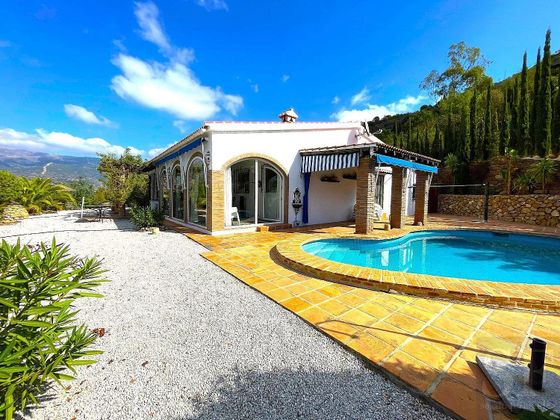 Foto 2 de Casa adossada en venda a Sayalonga de 3 habitacions amb terrassa i piscina
