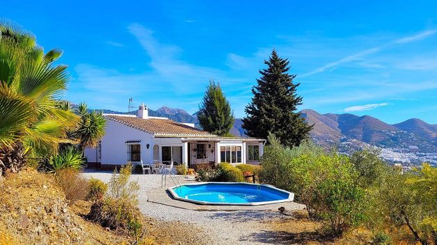 Foto 1 de Casa adosada en venta en Canillas de Albaida de 2 habitaciones con terraza y piscina