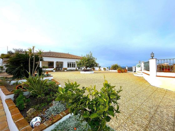 Foto 2 de Casa adossada en venda a Canillas de Albaida de 4 habitacions amb terrassa i piscina