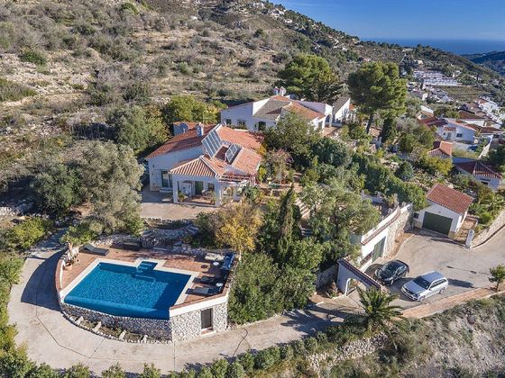 Foto 1 de Casa adossada en venda a Cómpeta de 4 habitacions amb terrassa i piscina