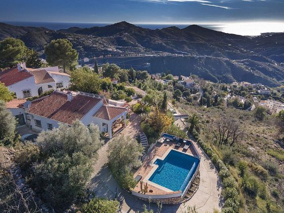 Foto 2 de Casa adossada en venda a Cómpeta de 4 habitacions amb terrassa i piscina
