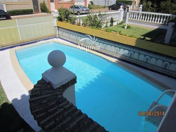 Foto 2 de Casa en venta en Matalascañas de 9 habitaciones con piscina y balcón