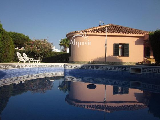 Foto 2 de Chalet en venta en Matalascañas de 4 habitaciones con piscina y jardín