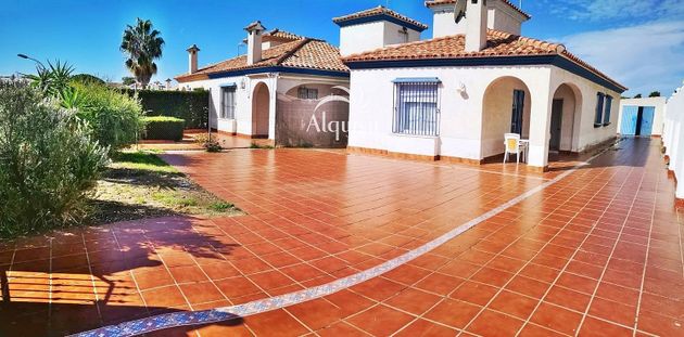 Foto 2 de Chalet en venta en Matalascañas de 4 habitaciones con terraza y piscina