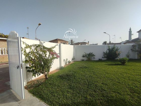 Foto 2 de Casa en venta en Matalascañas de 4 habitaciones con terraza y piscina