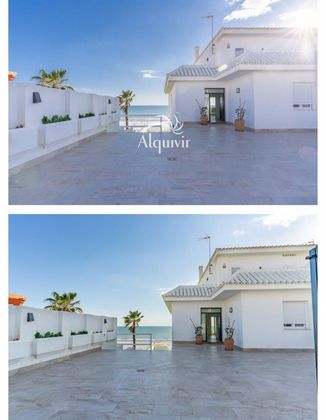 Foto 1 de Casa en venta en Matalascañas de 9 habitaciones con terraza y balcón