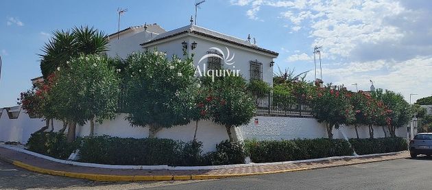 Foto 1 de Casa en venda a Matalascañas de 4 habitacions amb terrassa i jardí