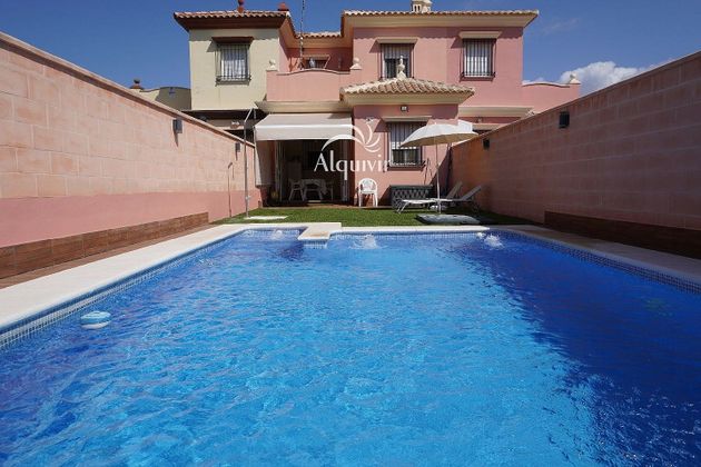 Foto 1 de Casa adossada en venda a Matalascañas de 4 habitacions amb terrassa i piscina