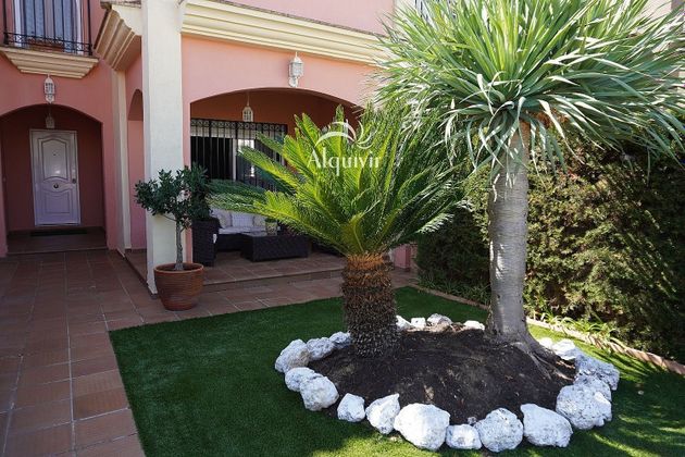 Foto 2 de Casa adossada en venda a Matalascañas de 4 habitacions amb terrassa i piscina