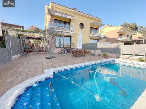 Foto 1 de Casa en venta en Sant Vicenç de Montalt de 4 habitaciones con terraza y piscina