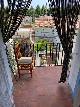 Foto 2 de Venta de piso en Flix de 3 habitaciones con muebles y balcón