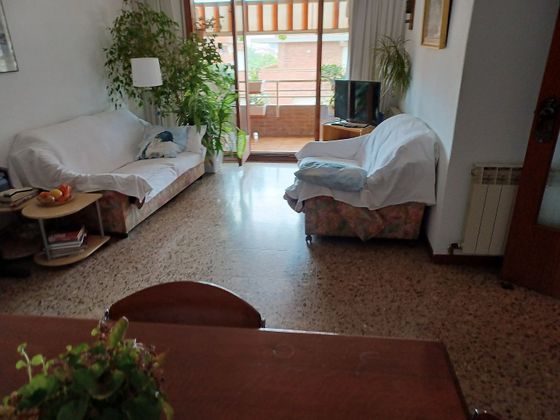 Foto 1 de Piso en alquiler en Instituts - Universitat de 4 habitaciones con terraza y muebles