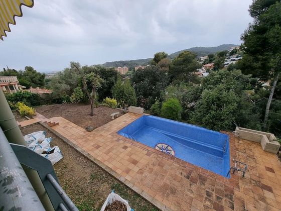 Foto 2 de Xalet en venda a Santa Susanna de 6 habitacions amb terrassa i piscina