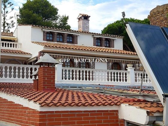 Foto 2 de Xalet en venda a Santa Susanna de 6 habitacions amb terrassa i piscina