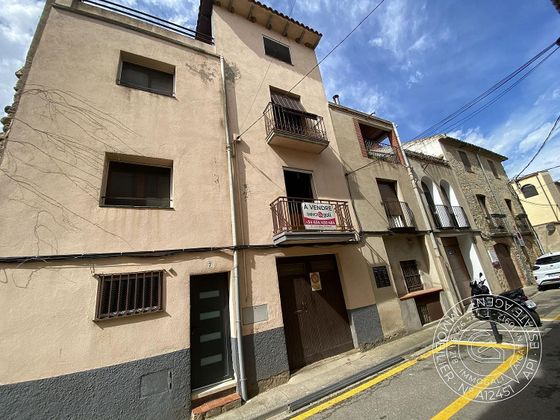 Foto 1 de Casa en venta en calle Nou de Sant Joan de 4 habitaciones con terraza y garaje