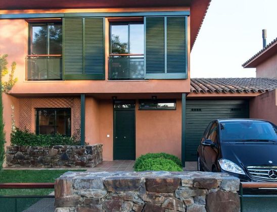 Foto 2 de Casa en venta en calle De Les Alzines de 3 habitaciones con terraza y piscina