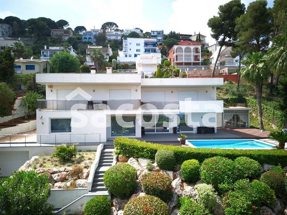 Foto 2 de Xalet en venda a calle De Santa Cristina de 4 habitacions amb terrassa i piscina