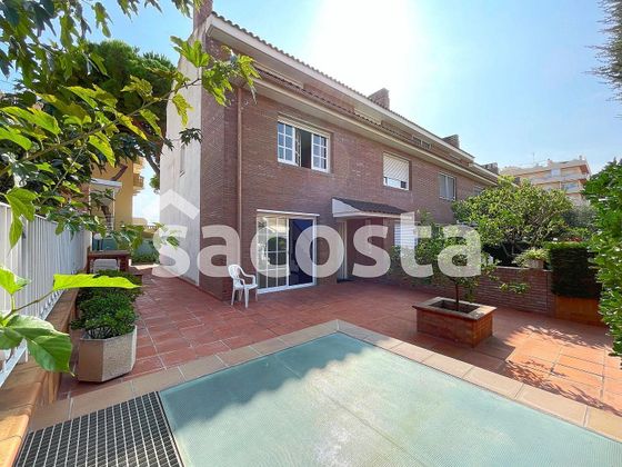 Foto 1 de Casa adossada en venda a Centre - Pineda de Mar de 4 habitacions amb terrassa i garatge